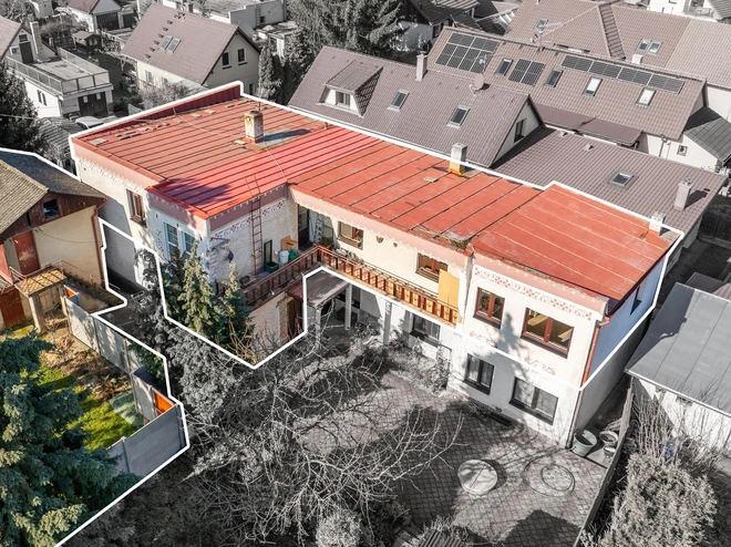Polovina domu se zahradou v Jesenicích